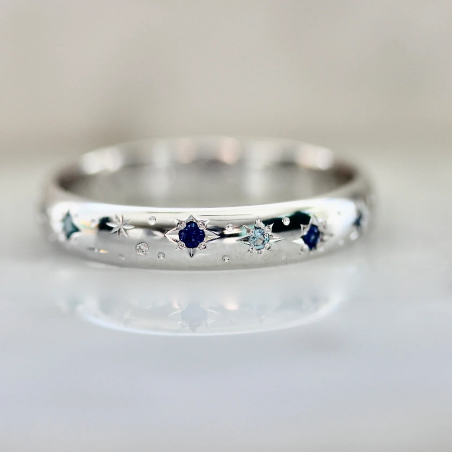 6259 White Gold blue sapphire star engraved wedding band