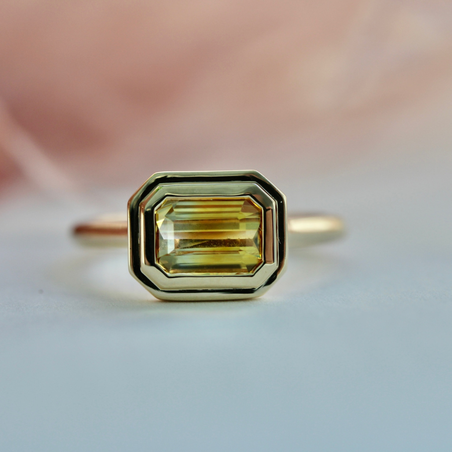 
            Yellow-White Sapphire Ring