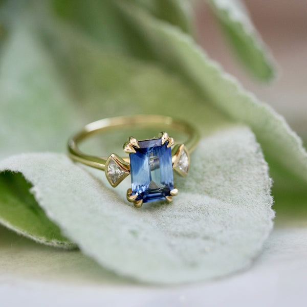 blue sapphire ring