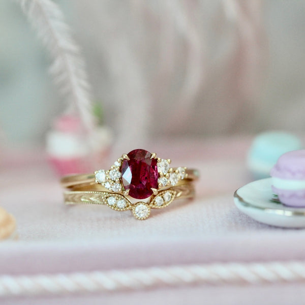 Short Cake Engraved Diamond Band