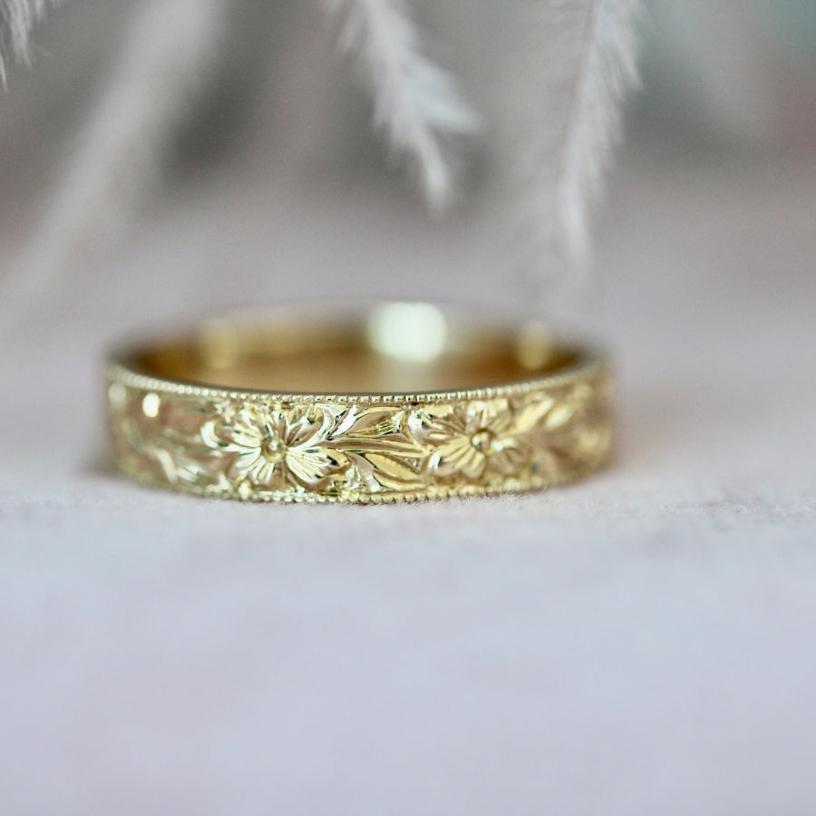 
            flower engraved band