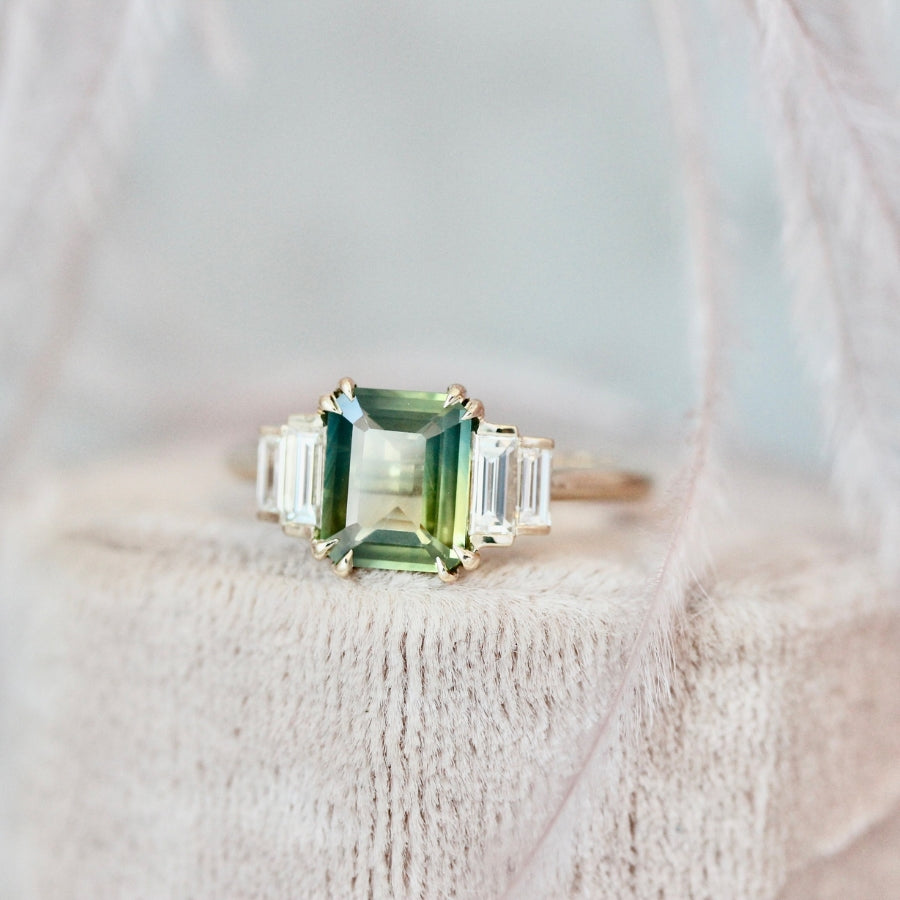 
            green-yellow bicolor sapphire ring