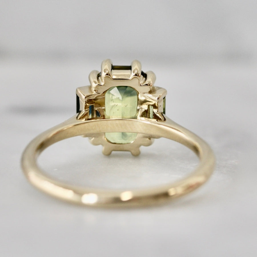 
            green yellow sapphire ring