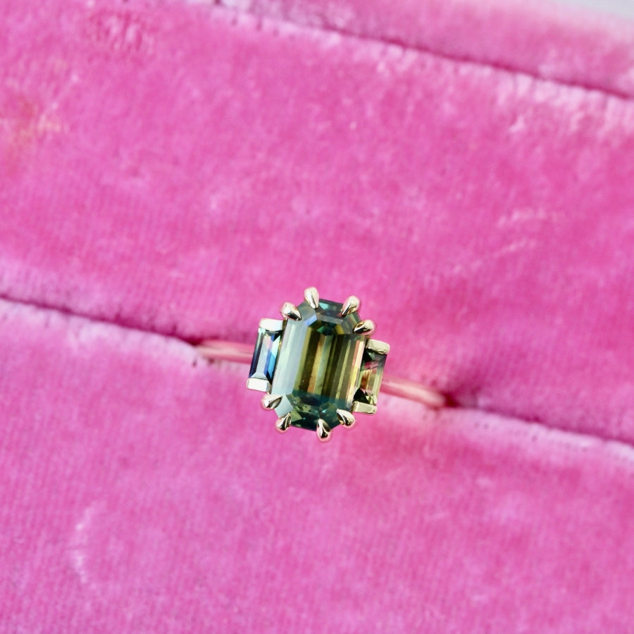 
            green yellow sapphire ring