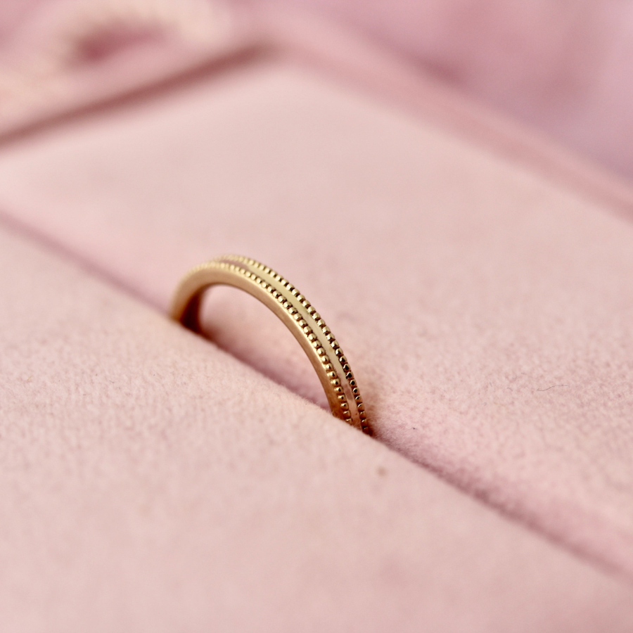 Sugar Rim Milgrain Gold Band