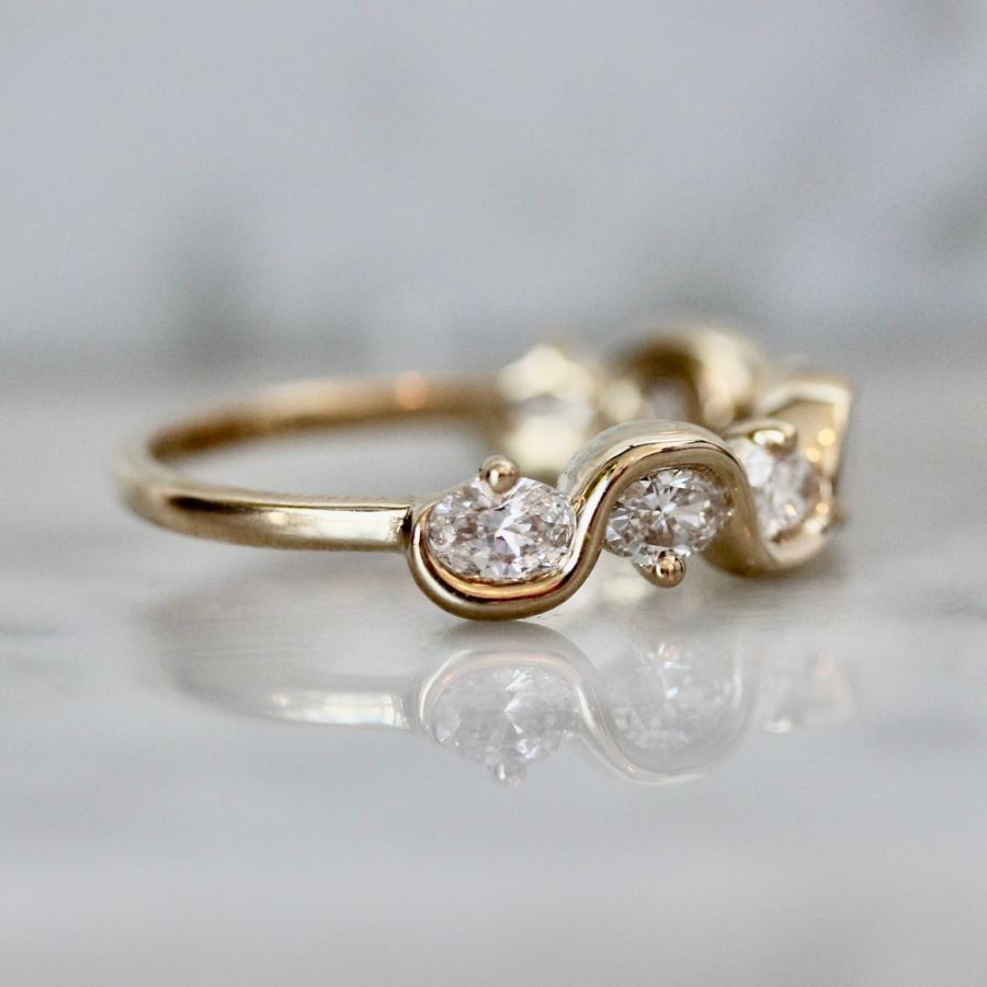 
            oval diamond band.jpg