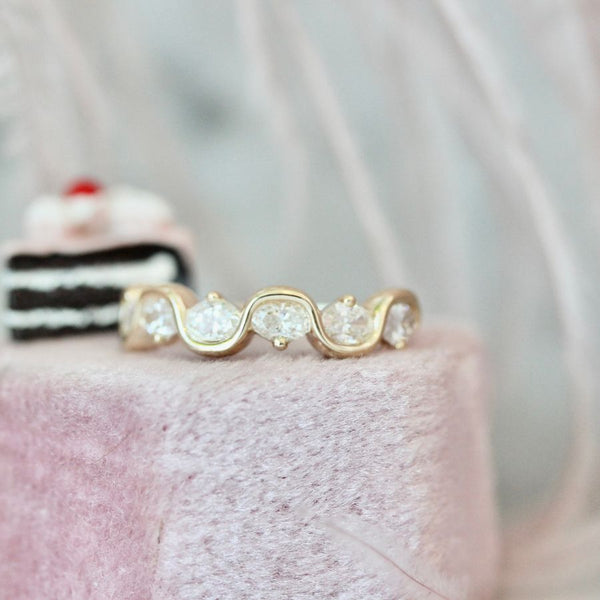 oval diamond band.jpg