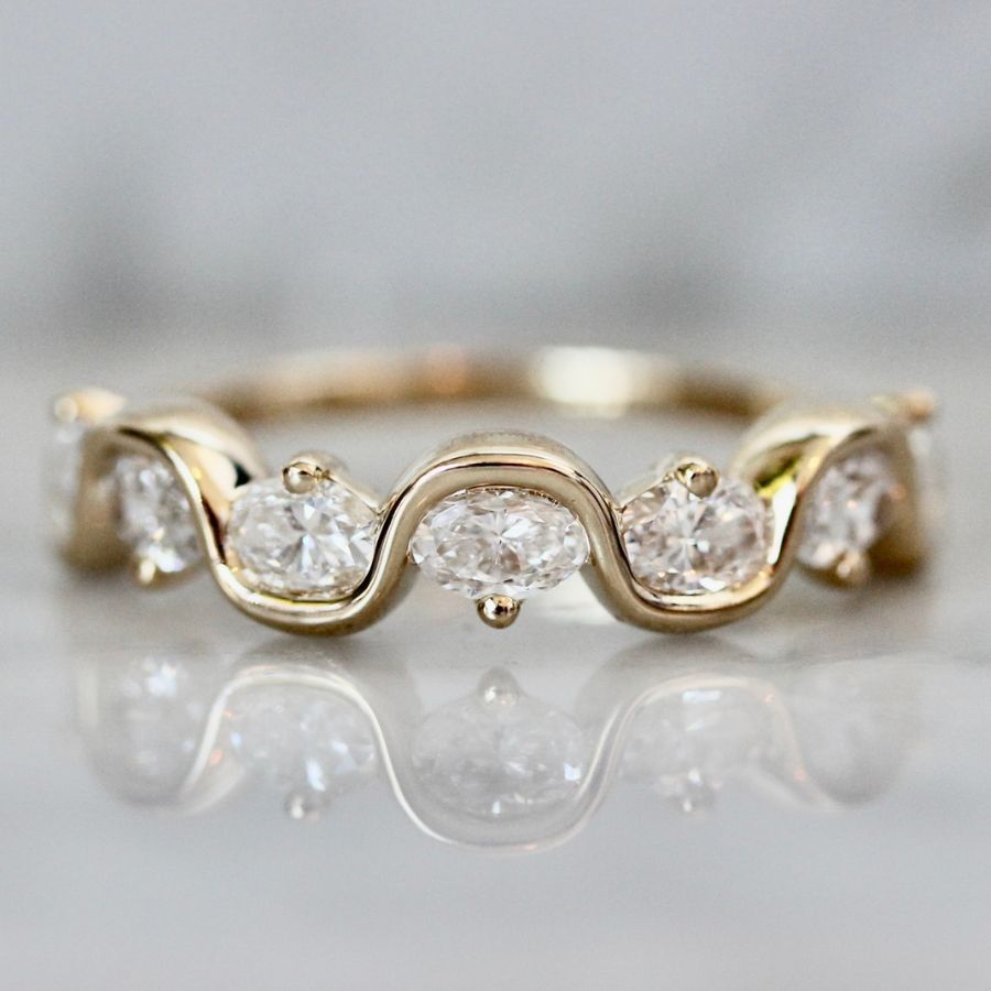 
            oval diamond band.jpg