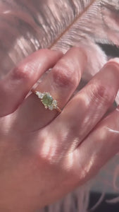 Kiwi Dream Light Green Round Brilliant Cut Montana Sapphire Ring