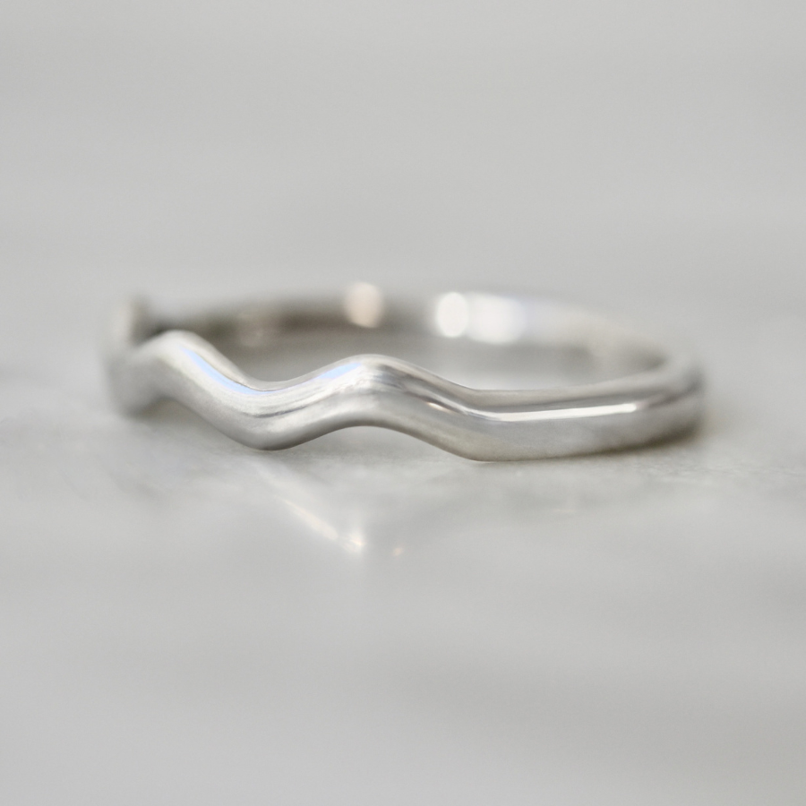 silver squiggle band