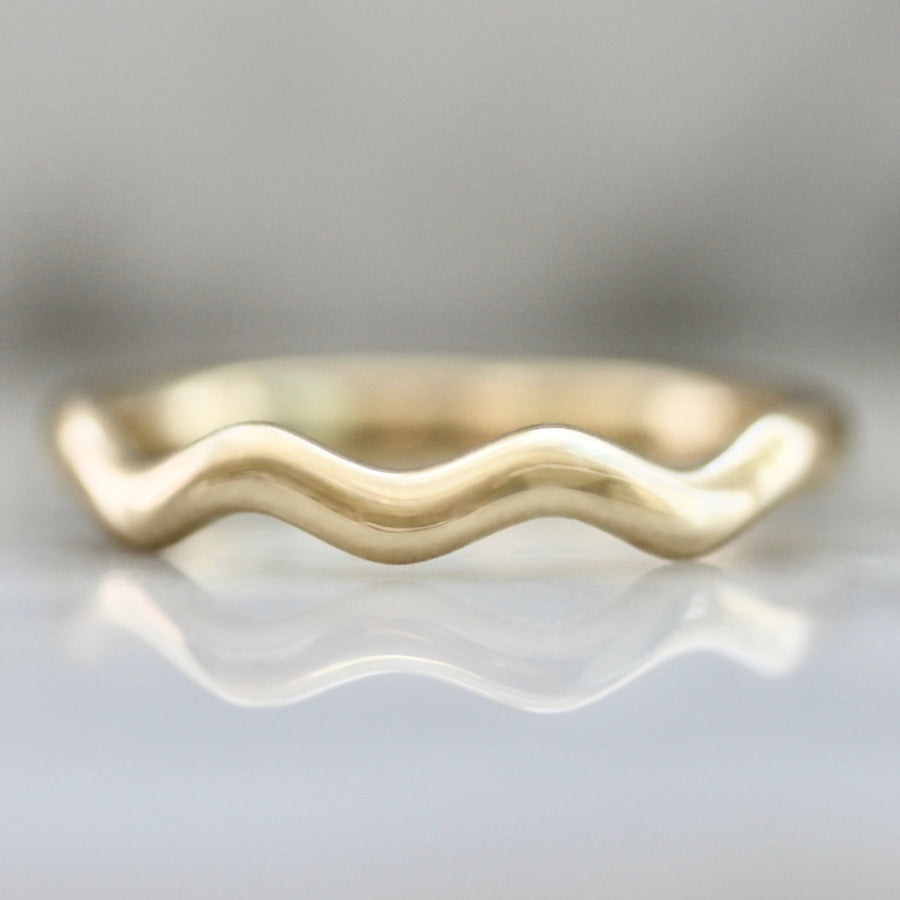 
            squiggle gold band