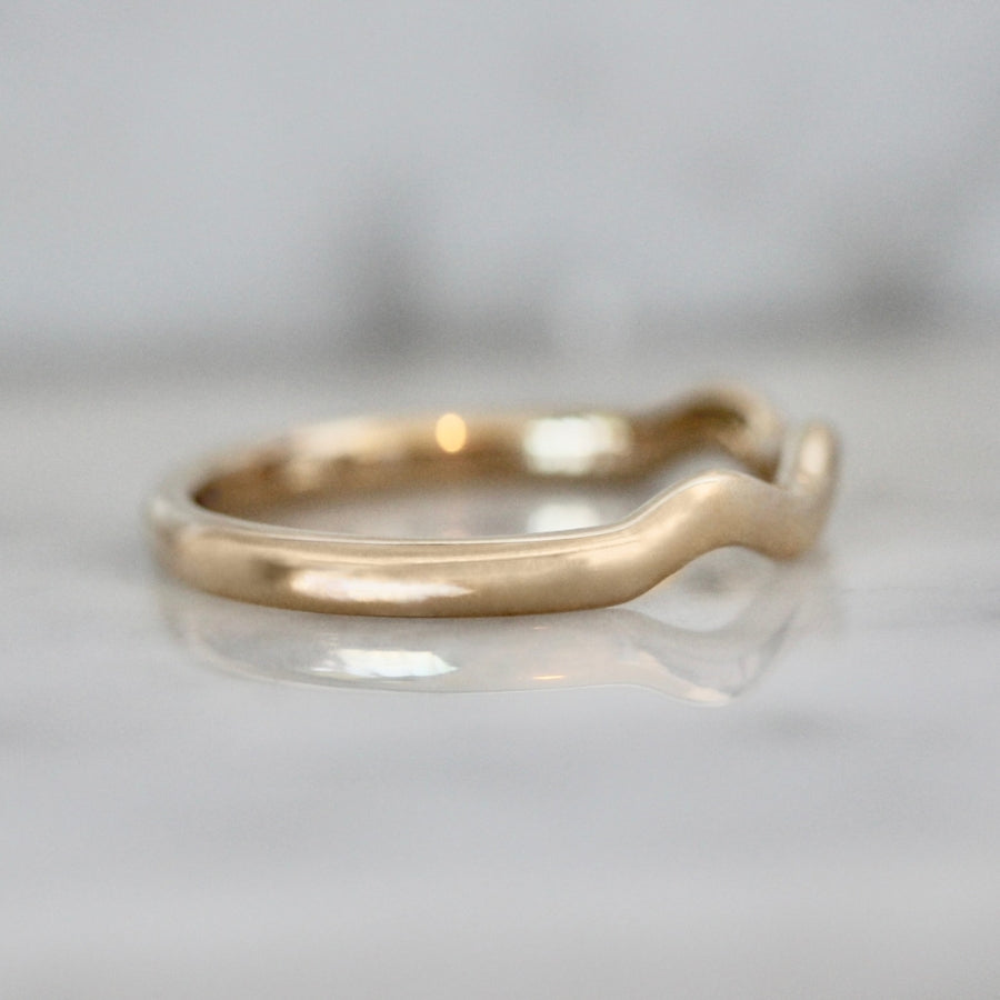 squiggly gold band