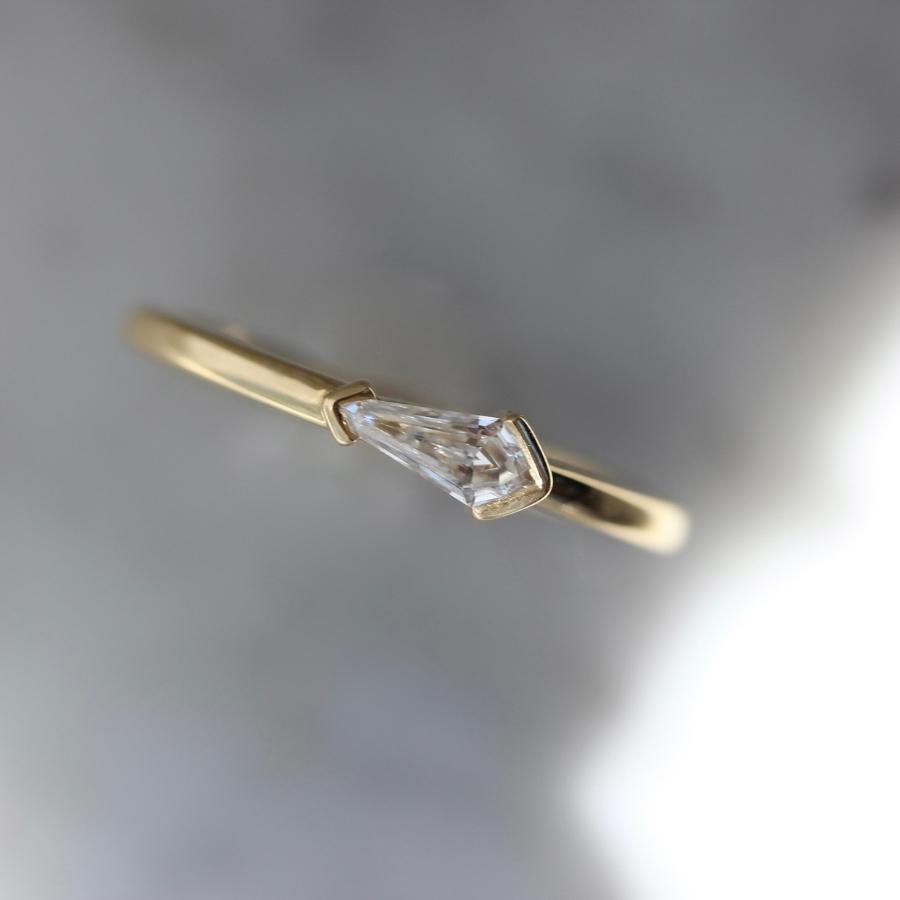 1000 Degrees White Kite Cut Diamond Ring