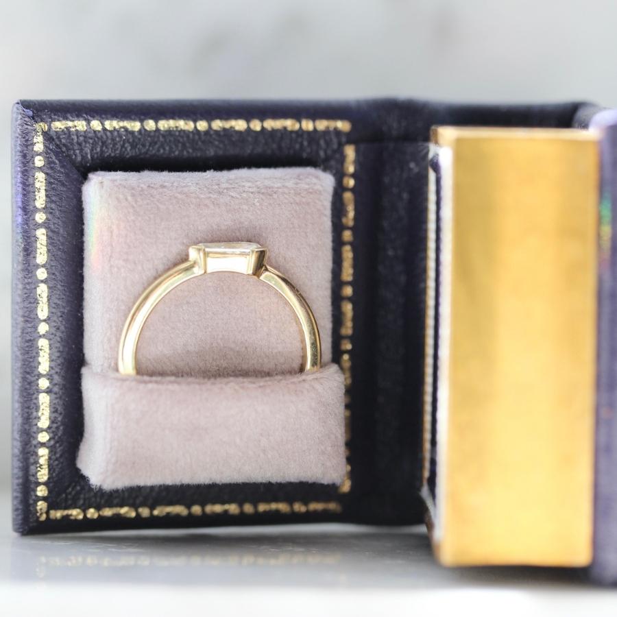 1000 Degrees White Kite Cut Diamond Ring