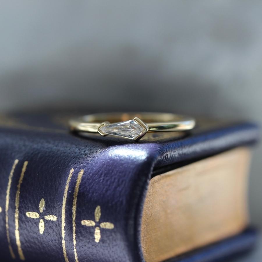 1000 Degrees White Kite Cut Diamond Ring