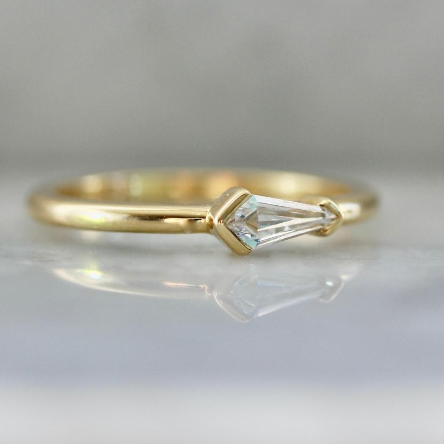 1000 Degrees White Kite Cut Diamond Ring
