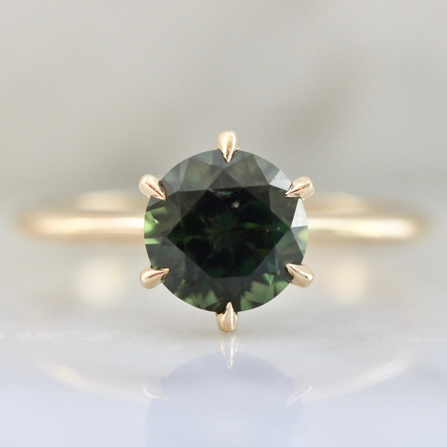 green round brilliant cut sapphire stella with 6 prongs in yellow gold