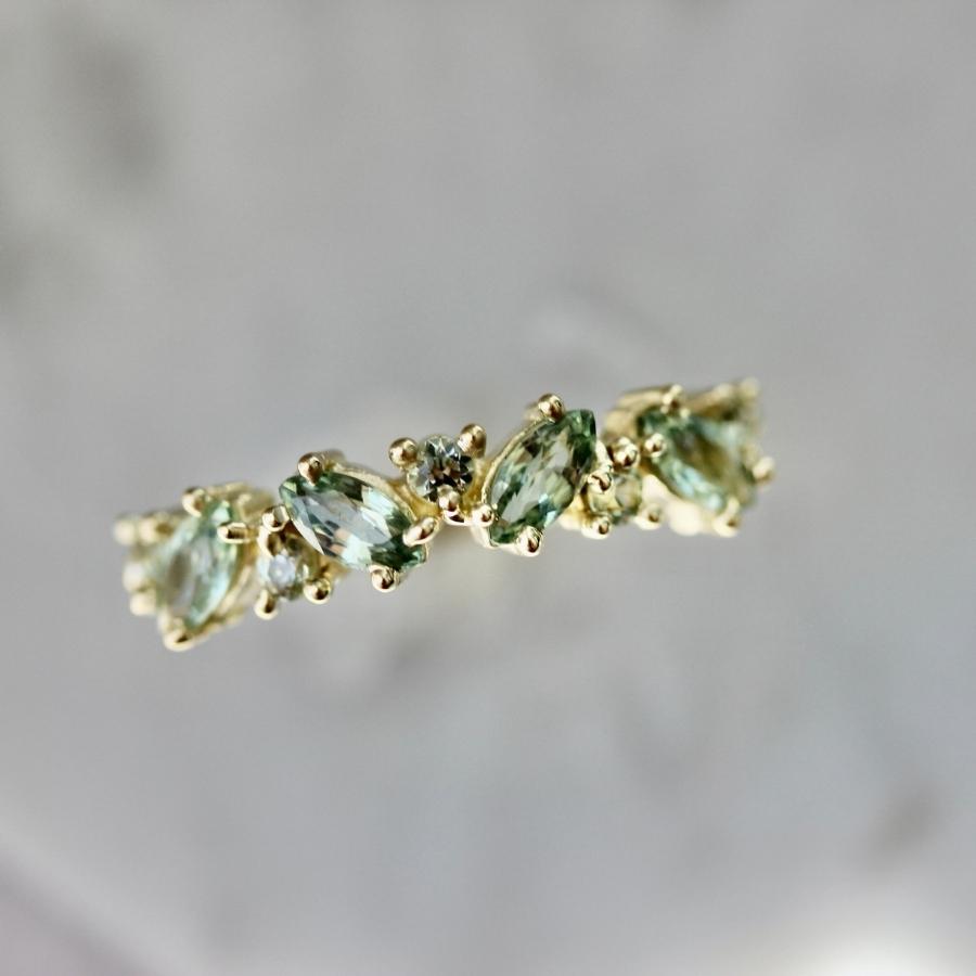 
            Looking Glass Green Sapphire Band