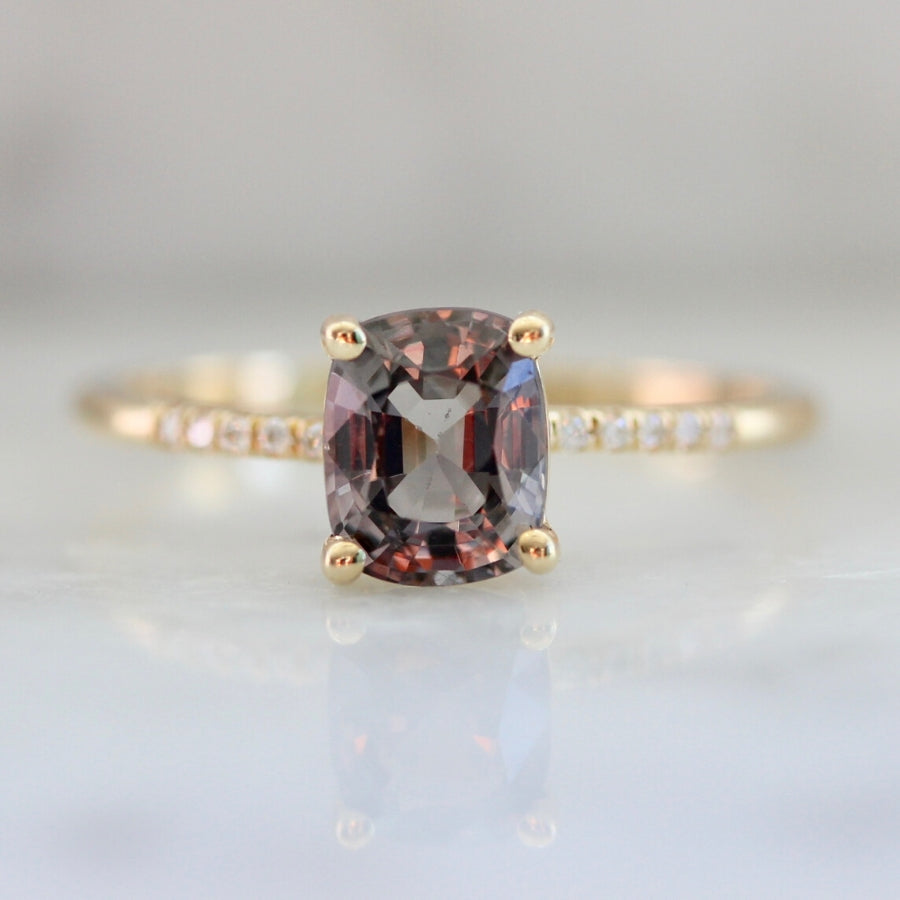 
            Hyeres Purple Spinel Ring in Yellow Gold