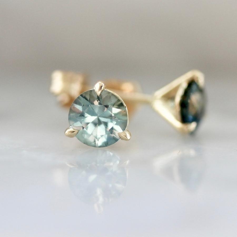 
            1.07 Carats Total Bi-Color Round Brilliant Cut Sapphire Earrings