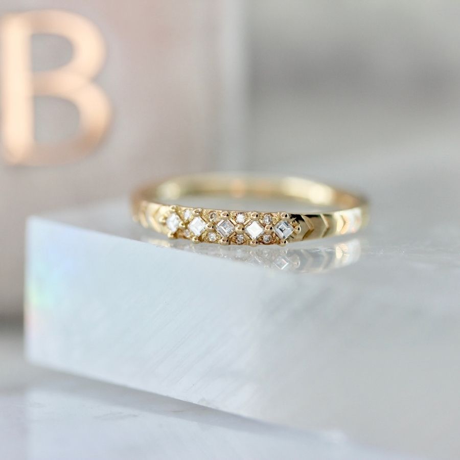 Fairy Dust White Carré Cut Diamond Engraved Band