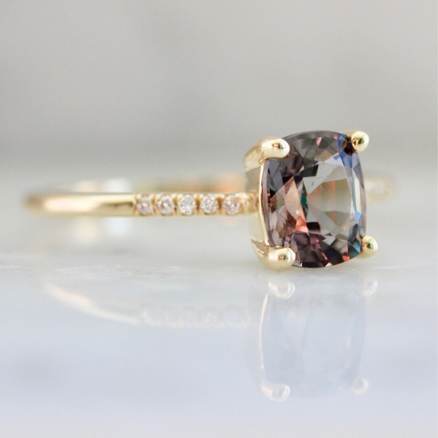 Hyeres Purple Spinel Ring in Yellow Gold
