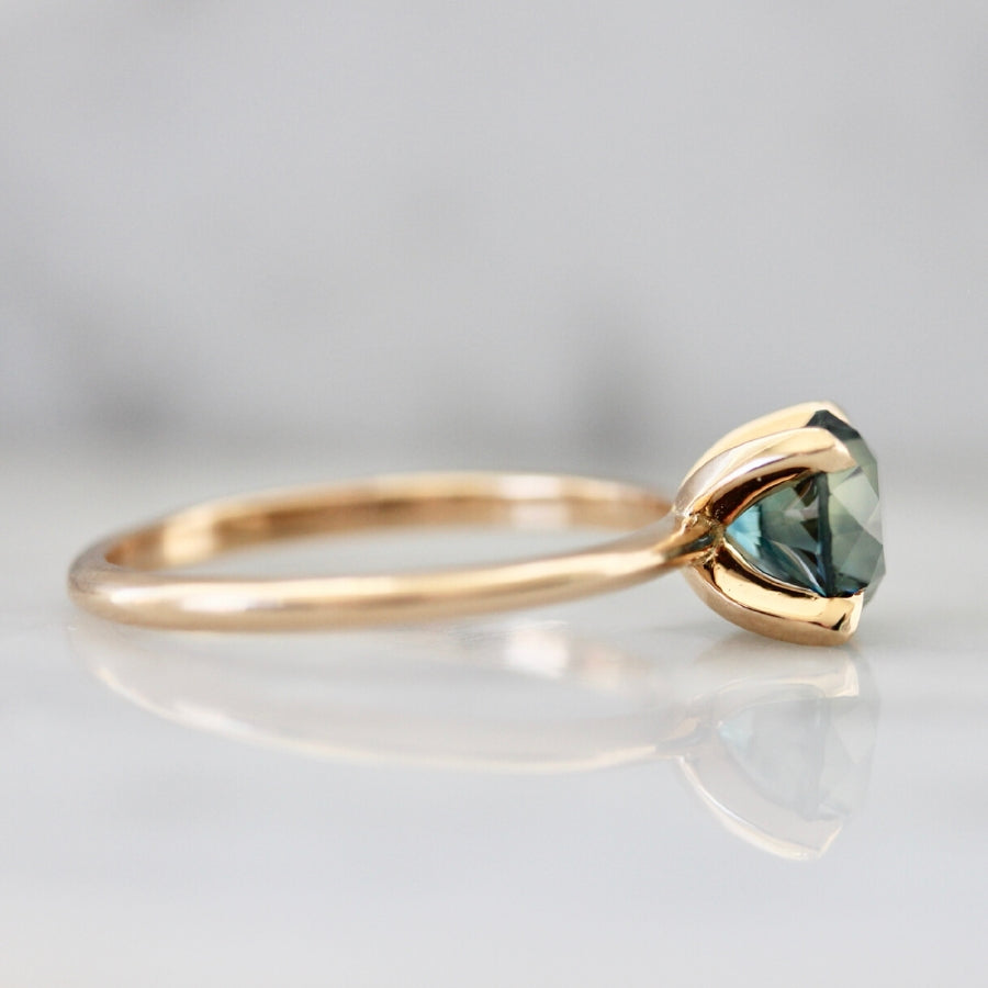 1.58 Carat Stella Bi-Color Blue-Green Round Cut Sapphire Ring in Peach Gold