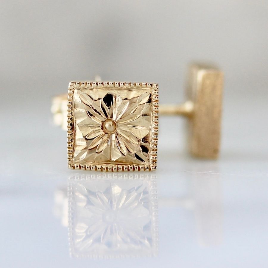 Daisy Dreams Engraved Gold Studs