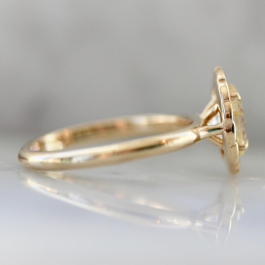 Light Fighter Light Yellow Oval Cut Sapphire Ring