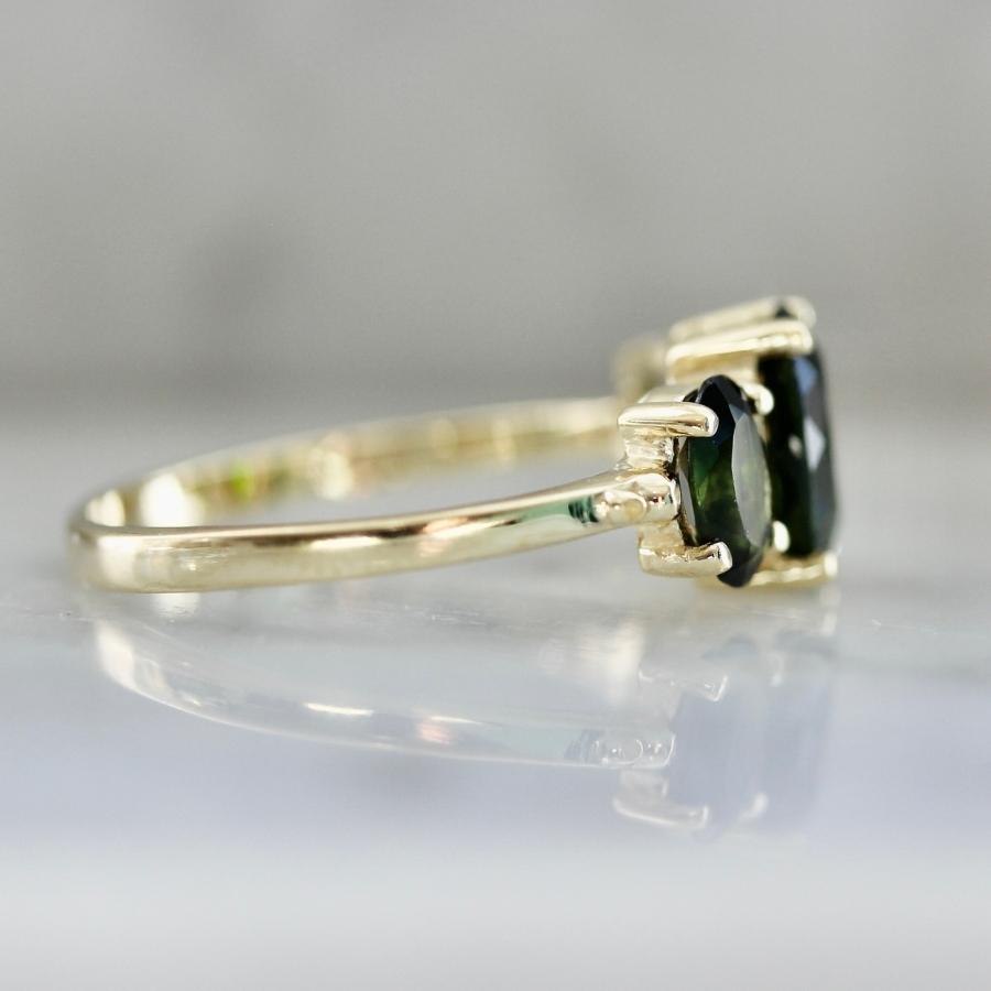 Oval the Moon Green Tourmaline Ring