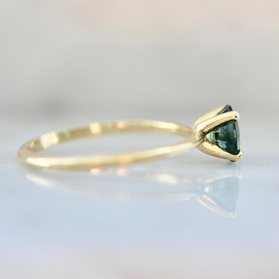 1.00 Carat Stella Peacock Green Round Brilliant Cut Sapphire Ring