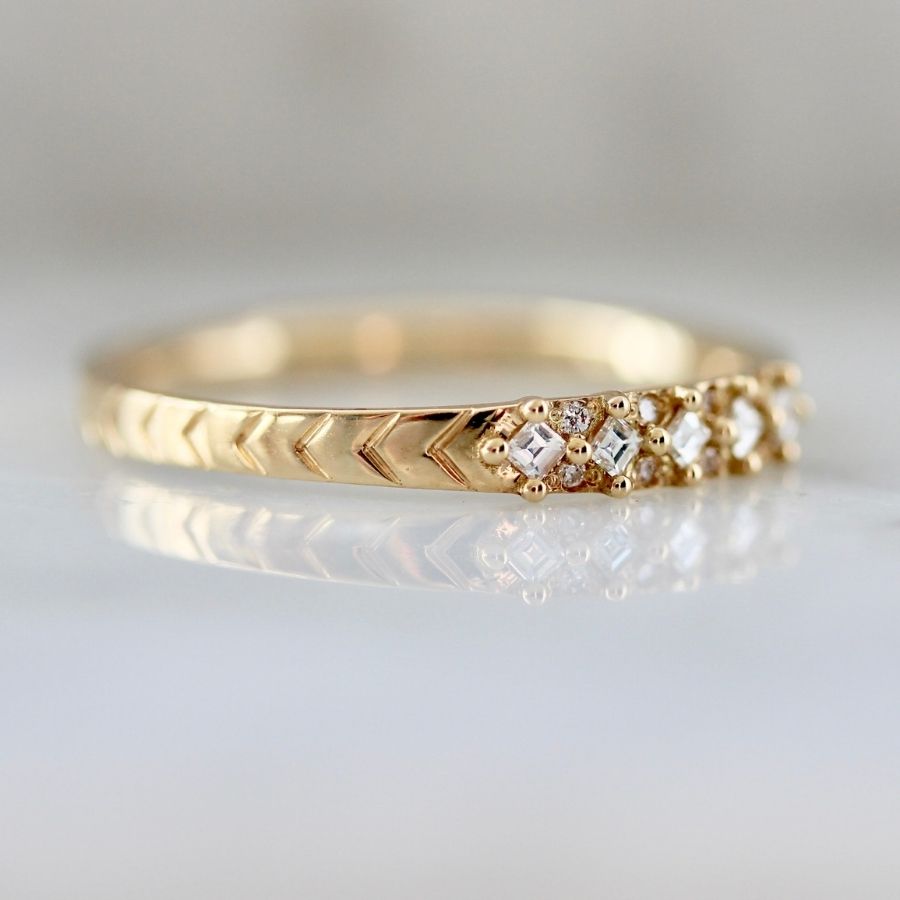 Fairy Dust White Carré Cut Diamond Engraved Band