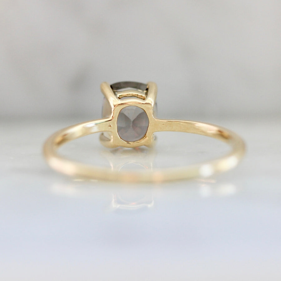 Hyeres Purple Spinel Ring in Yellow Gold