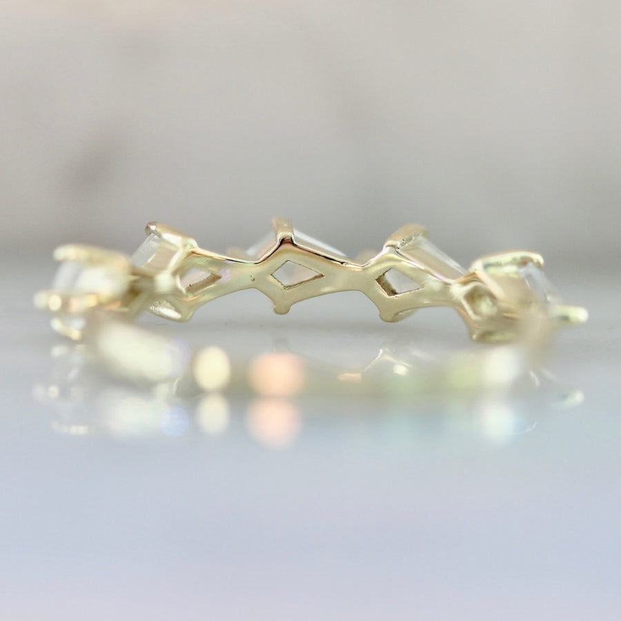 Crescendo Kite Cut Moonstone Band