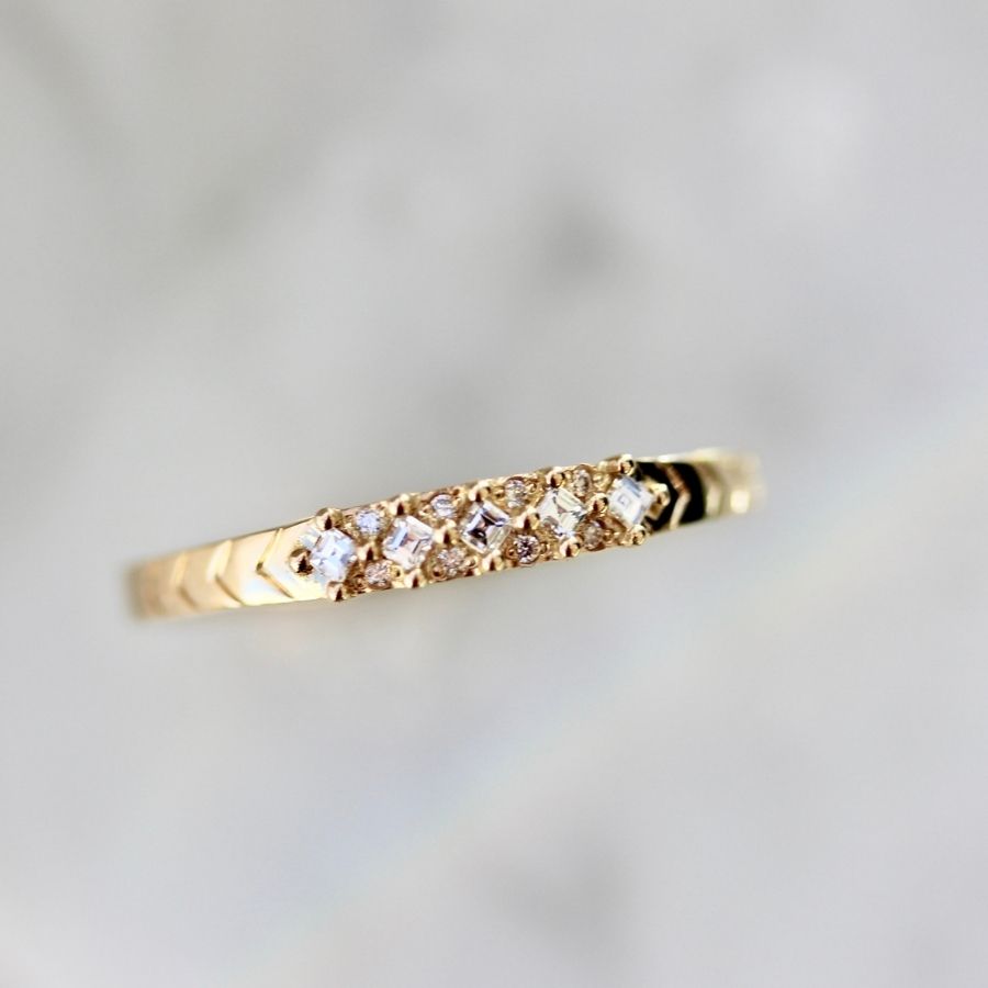 Fairy Dust White Carré Cut Diamond Engraved Band