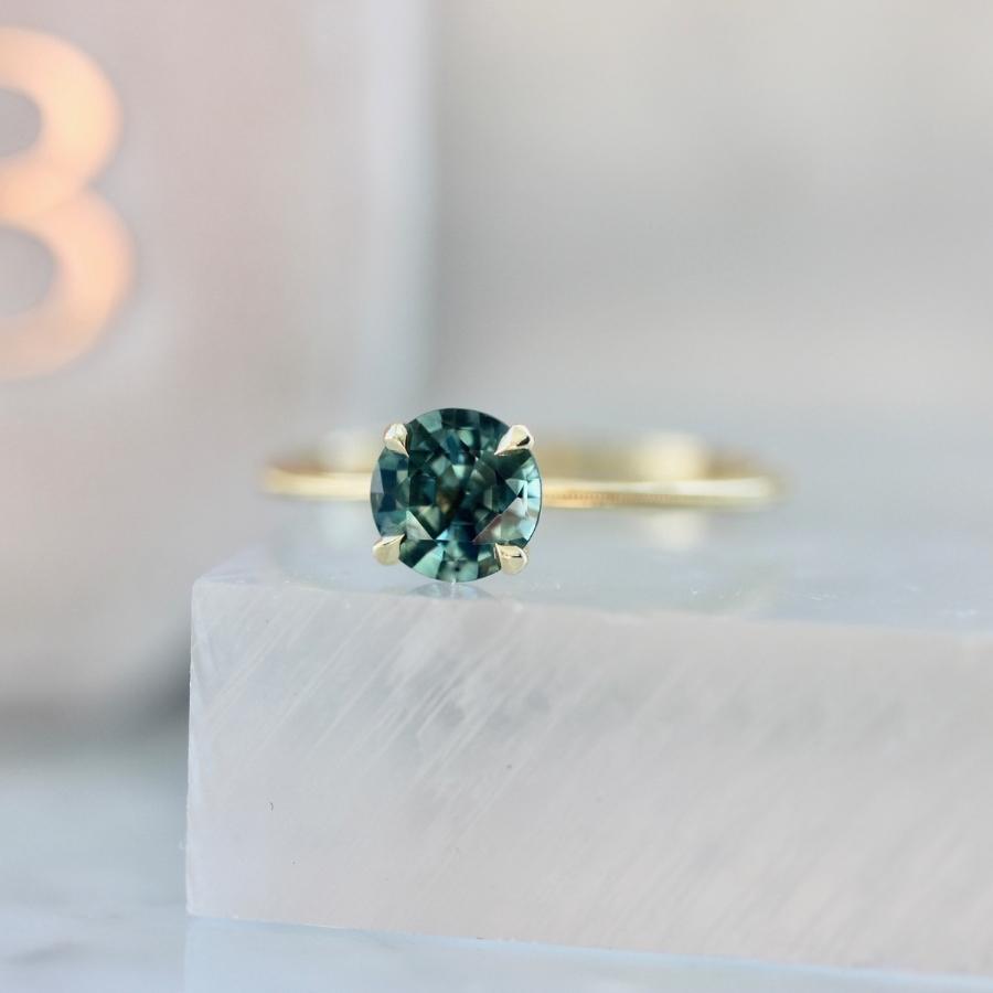 1.00 Carat Stella Peacock Green Round Brilliant Cut Sapphire Ring