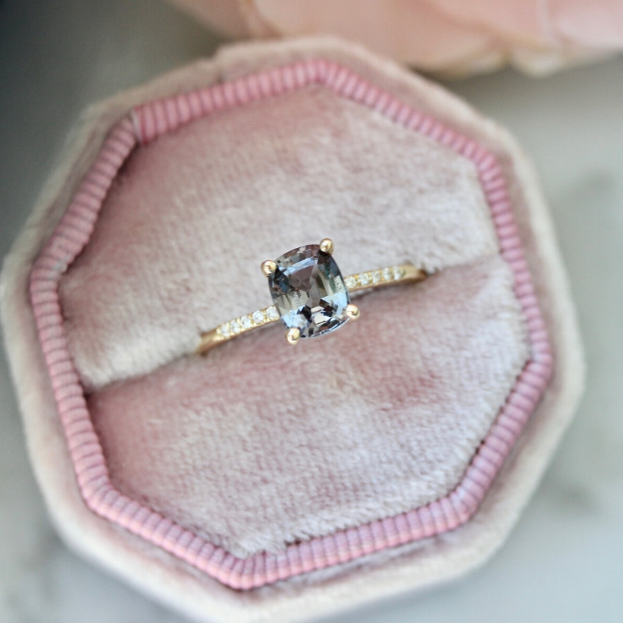 Hyeres Purple Spinel Ring in Yellow Gold