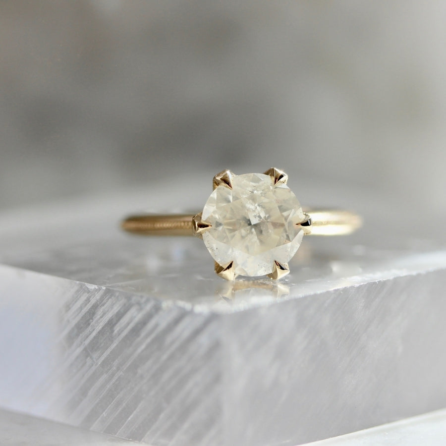 Viola Icey Round Brilliant Cut Diamond Ring in Yellow Gold