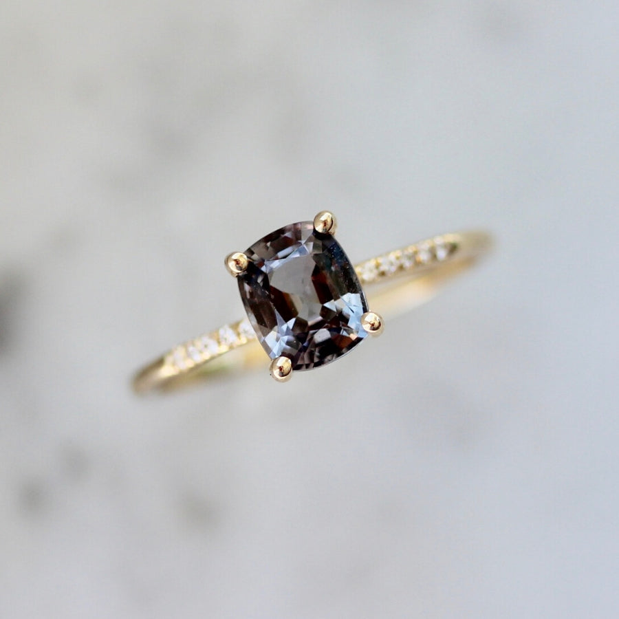 Hyeres Purple Spinel Ring in Yellow Gold