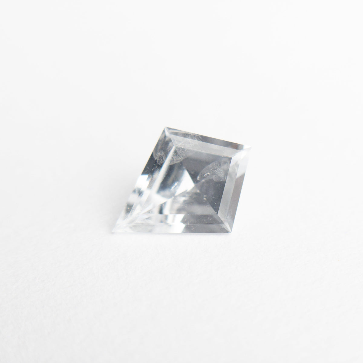 
            0.71ct 8.37x6.44x2.87mm Kite Step Cut Sapphire 21712-01