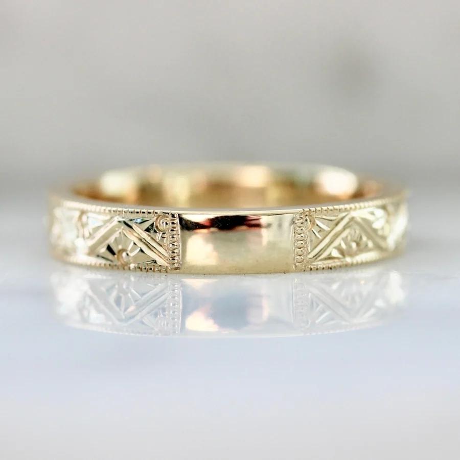 
            Atlas Engraved Gold Band