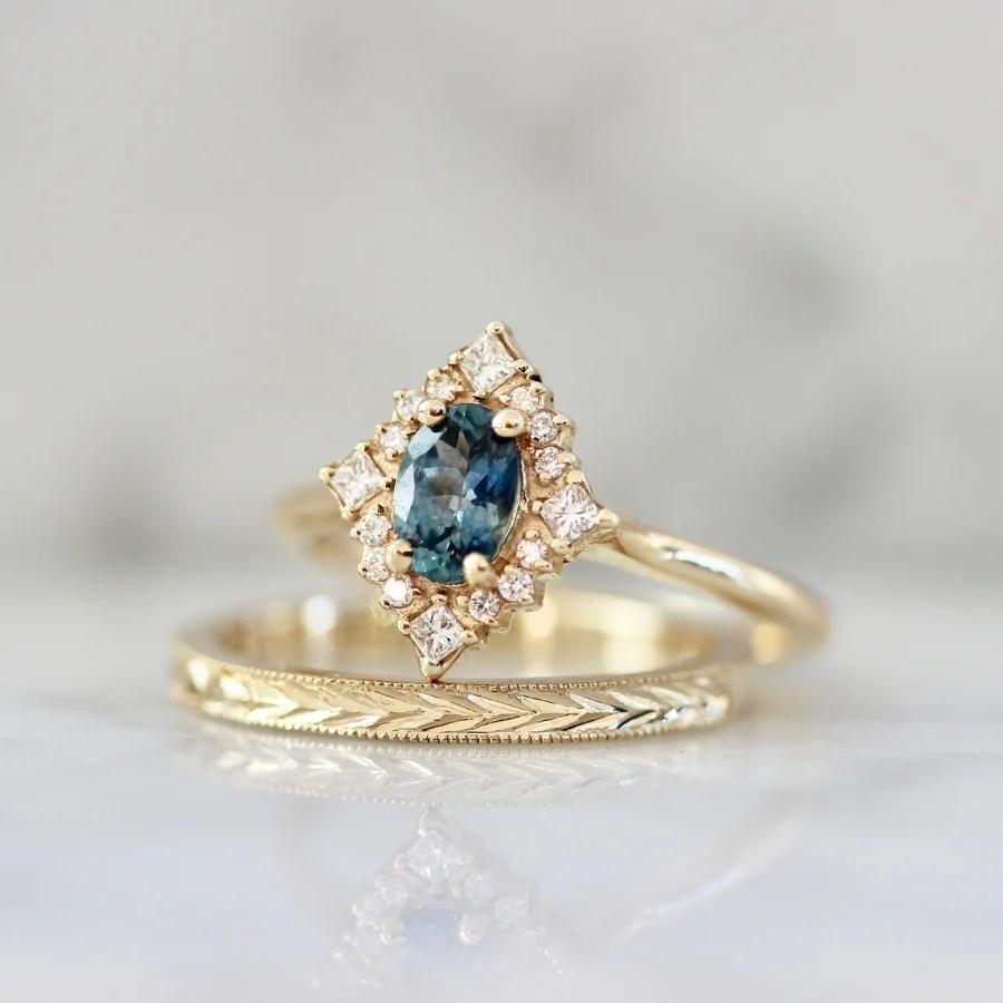 Avec Les Filles Engraved Band