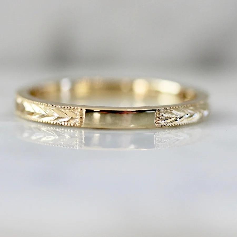 Avec Les Filles Engraved Band