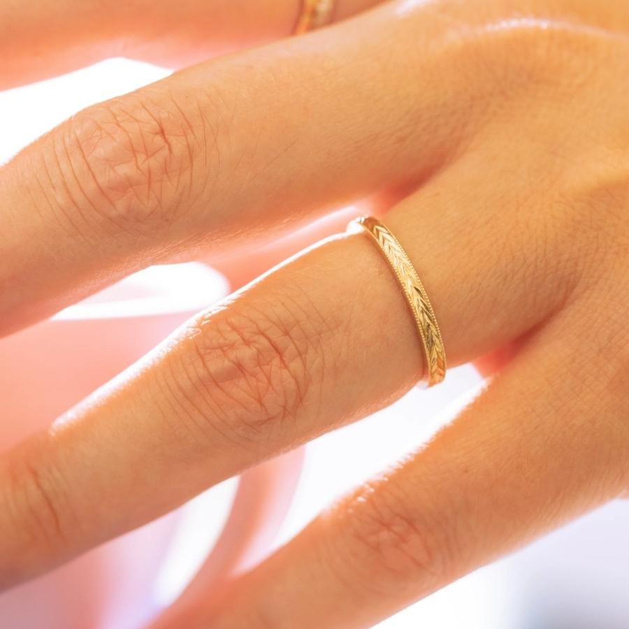 Avec Les Filles Engraved Band