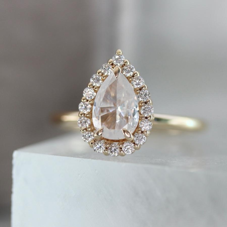
            Branca Fancy White Pear Cut Diamond Ring