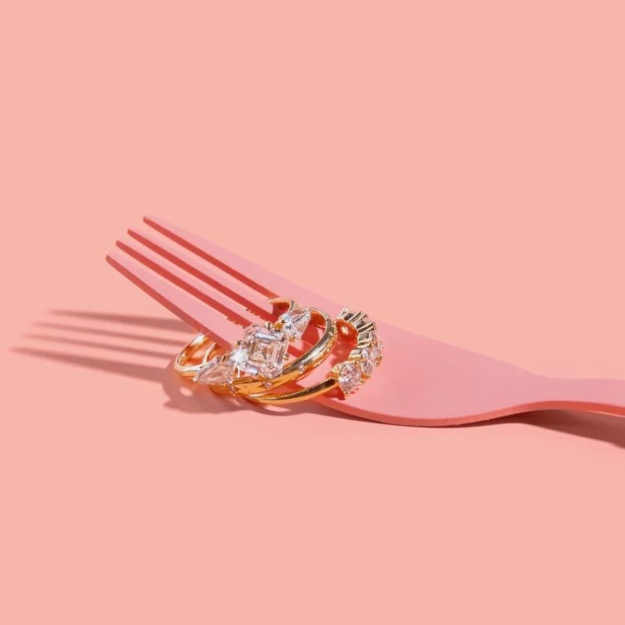 Celeste Major Star Engraved Diamond Gold Band