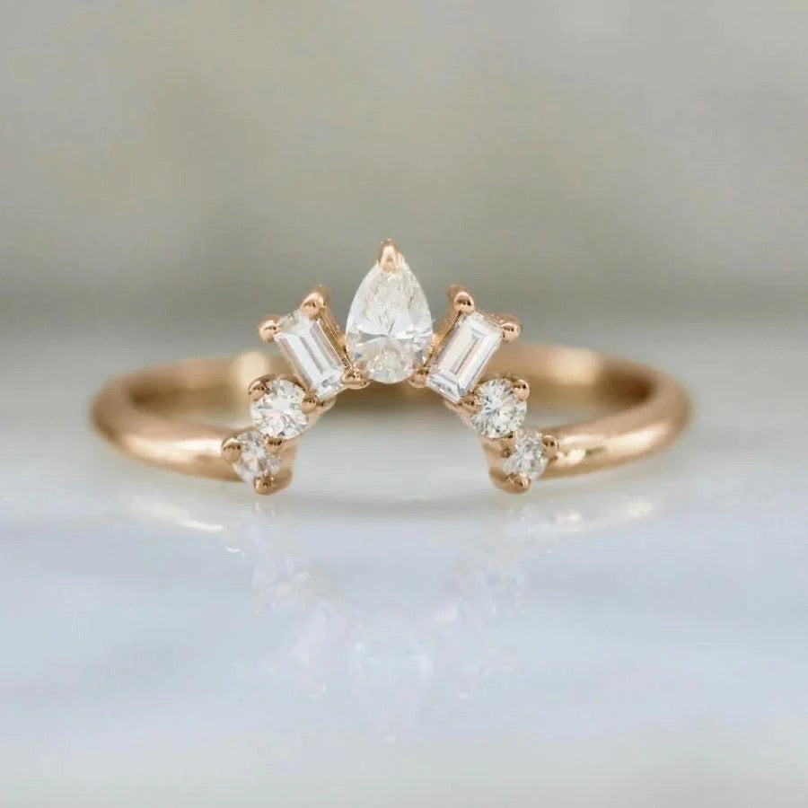 
            Soleil Curved Diamond Band