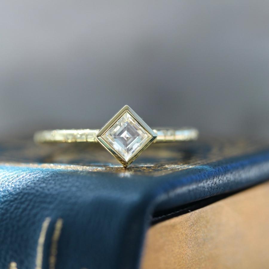 Girl Code White Carré Cut Diamond Ring