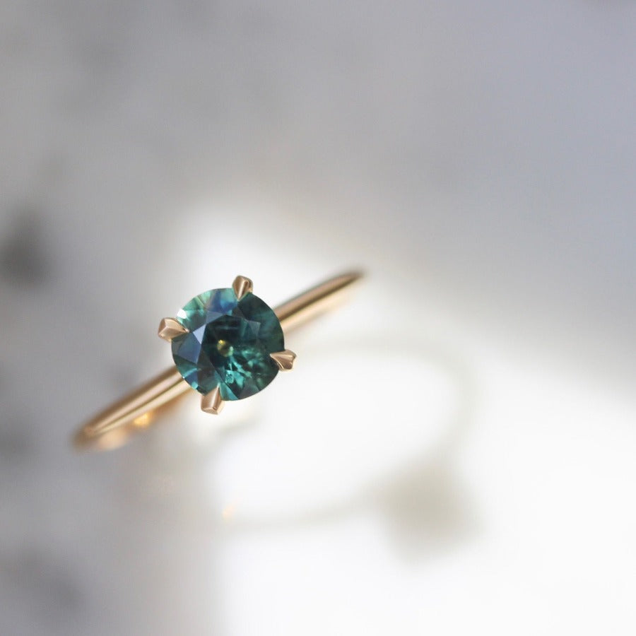 1.58 Carat Stella Bi-Color Blue-Green Round Cut Sapphire Ring in Peach Gold