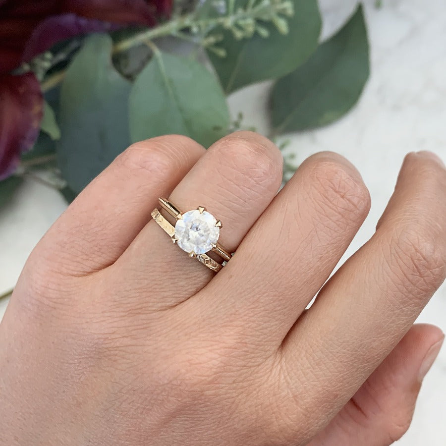 Viola Icey Round Brilliant Cut Diamond Ring in Yellow Gold